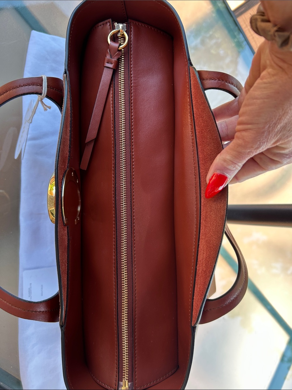 Chloé Brown Leather Tote with Gold 'C' Detail - Picture 4 of 14